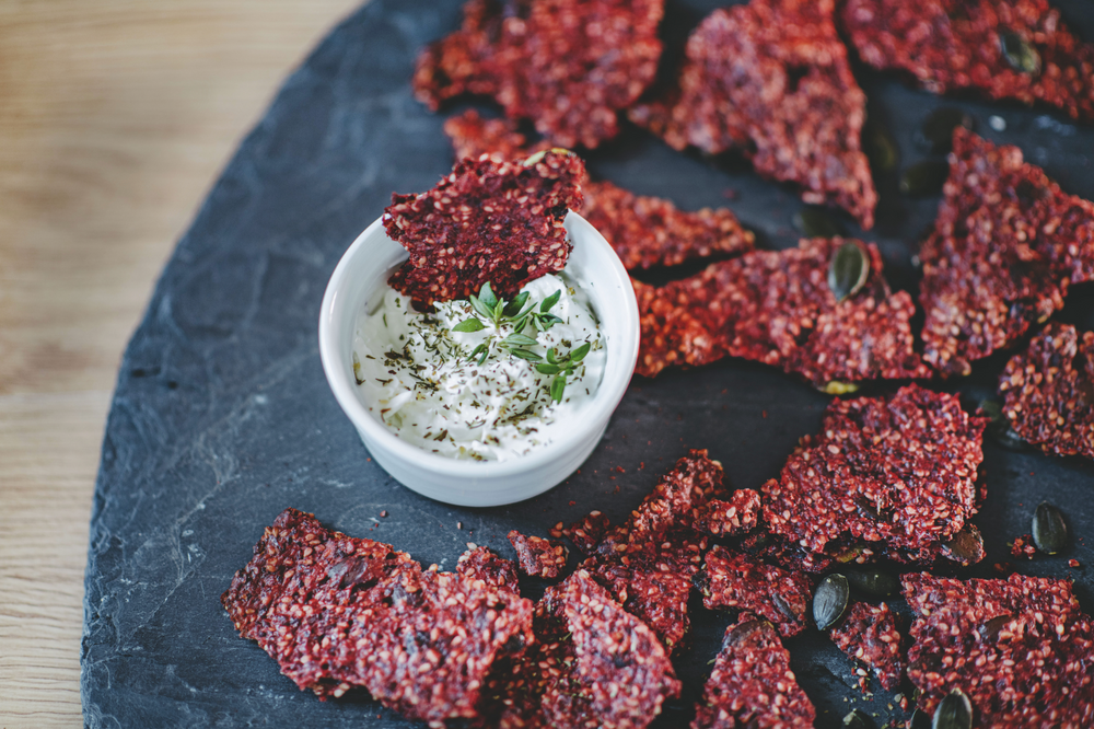 Crackers di Barbabietola con Salsa